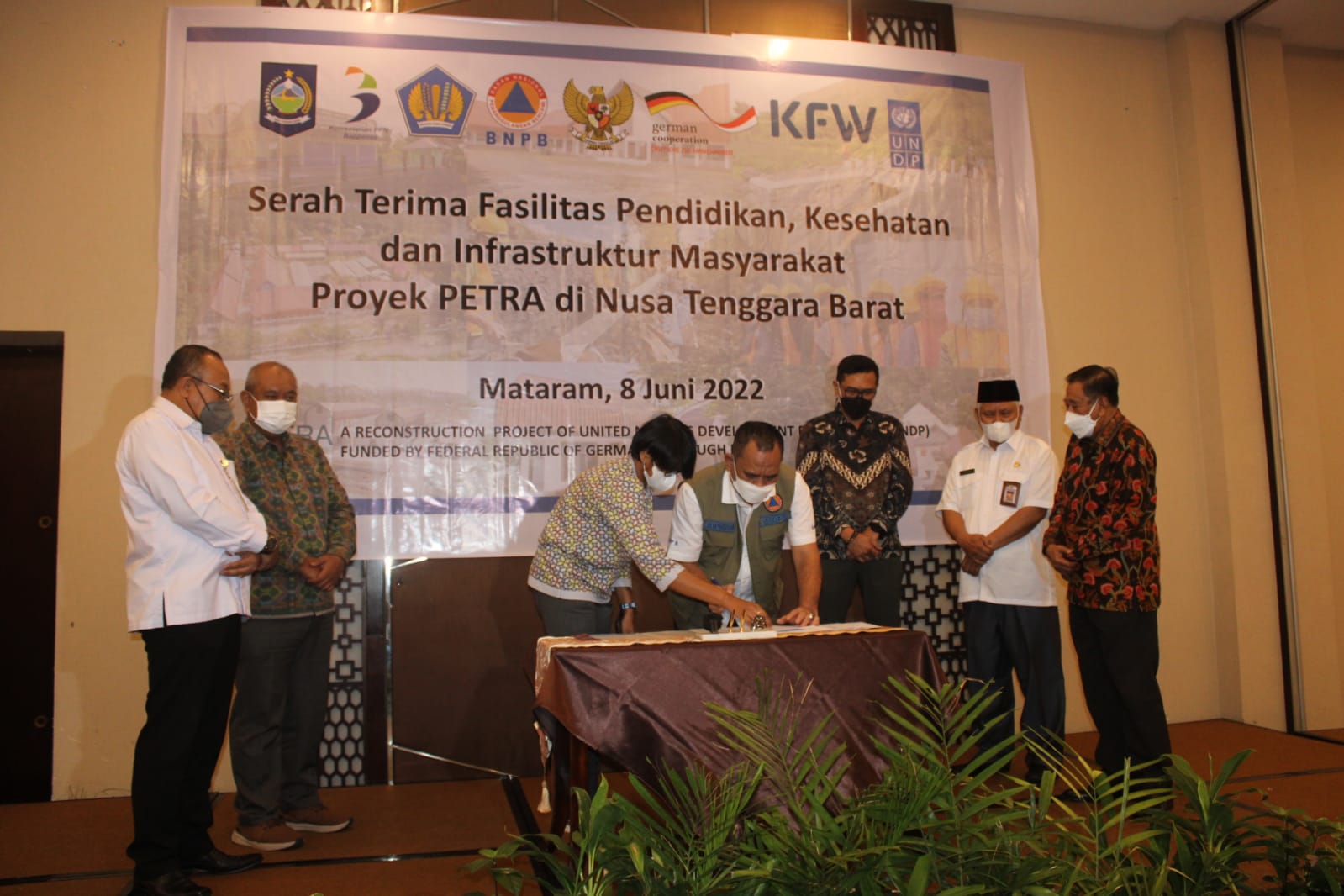 serah-terima-fasilitas-pendidikan-kesehatan-dan-infrastruktur-masyarakat-proyek-petra-di-ntb